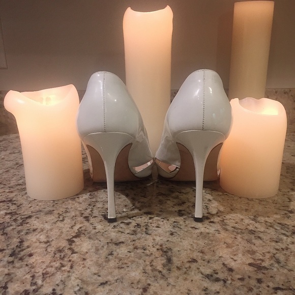 Manolo Blahnik White Patent Leather Heels - Picture 3 of 4